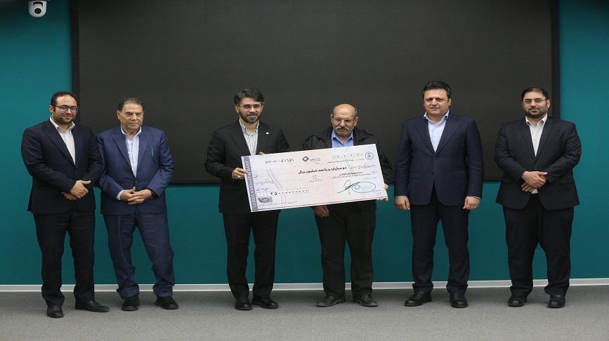 لبخند نیک آفرین