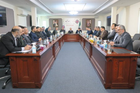 برگزاری نشست های صمیمی هیأت سرپرستی بانک ایران زمین با کارکنان واحدهای ستادی