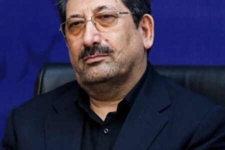 تولیدکنندگان سه شیفت پای کار بودند تا قفسه فروشگاه‌ها خالی نشود