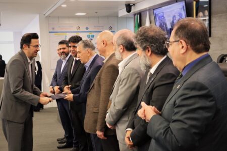 دریافت لوح سپاس برای «تدوین سند استراتژی بیمه دی» در جشنواره ملی بهره‌وری