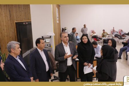 همزمان با آغاز هفته دولت انجام شد؛ استقرار واحد سیار انتقال خون در بانك صنعت و معدن