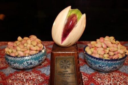 گلایه صادرکنندگان پسته از مرزها: بیشتر کنترل می‌کنیم تا تسهیل!
